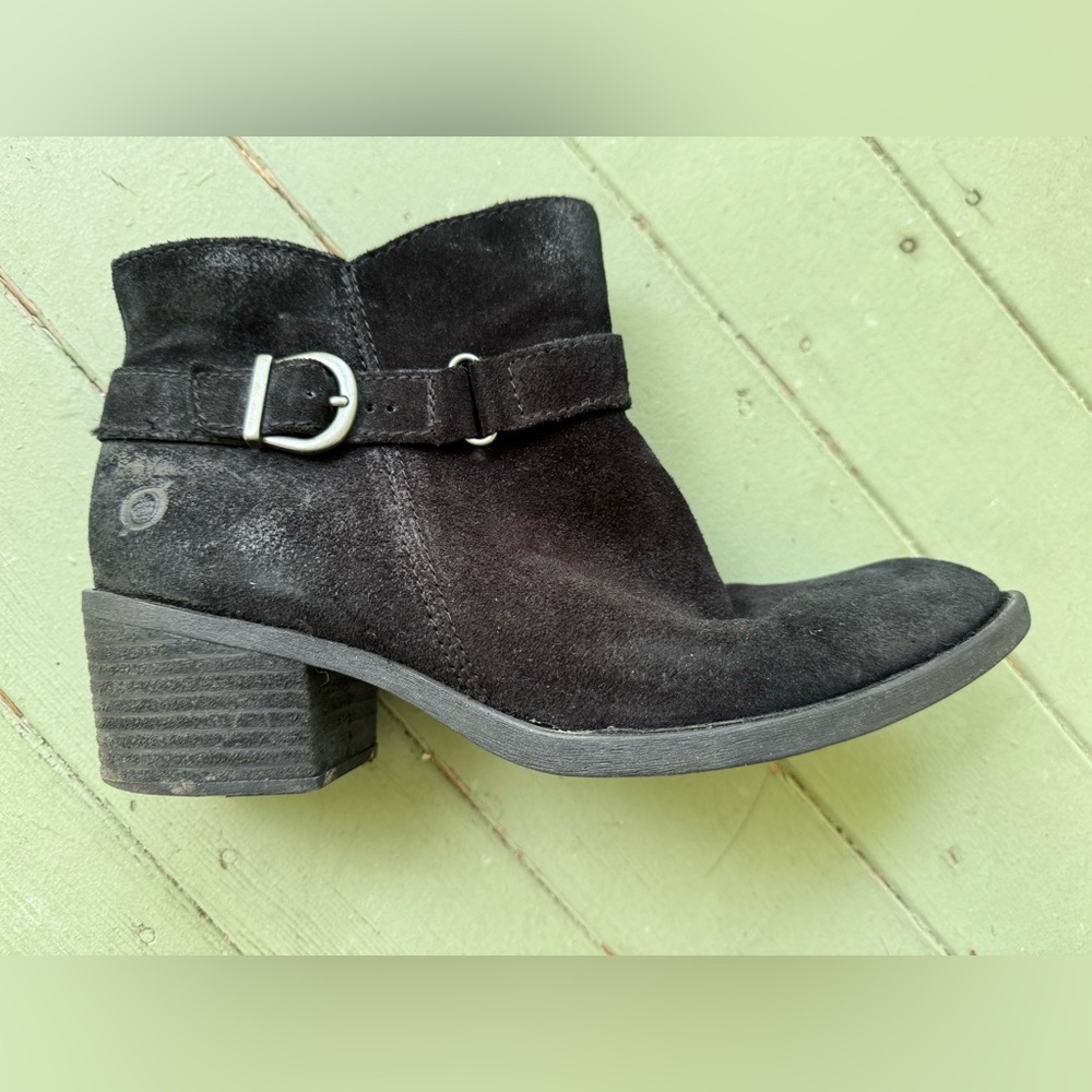 Born ankle booties black suede size 9